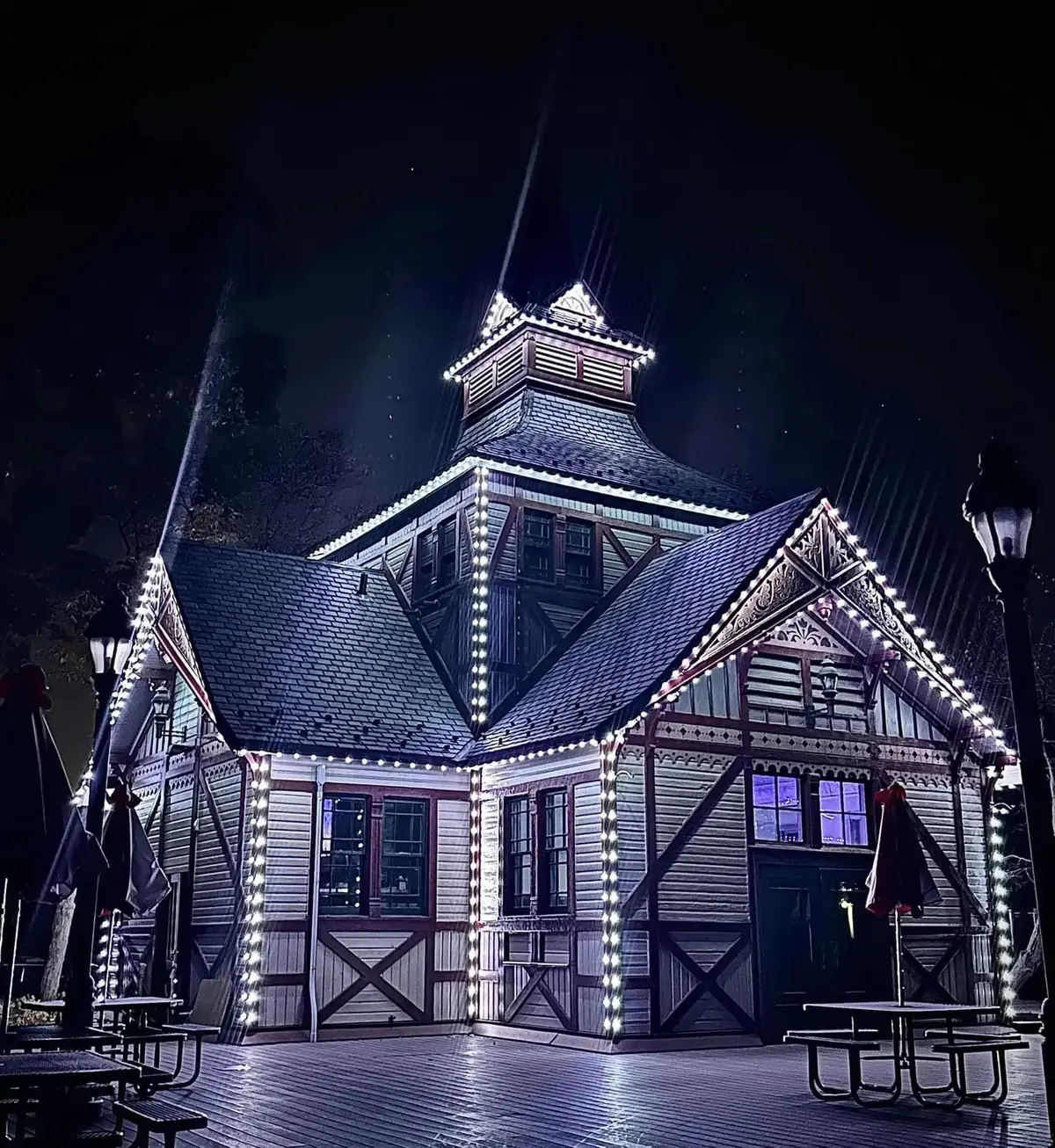 Trimlight permanent lighting on a municipal building
